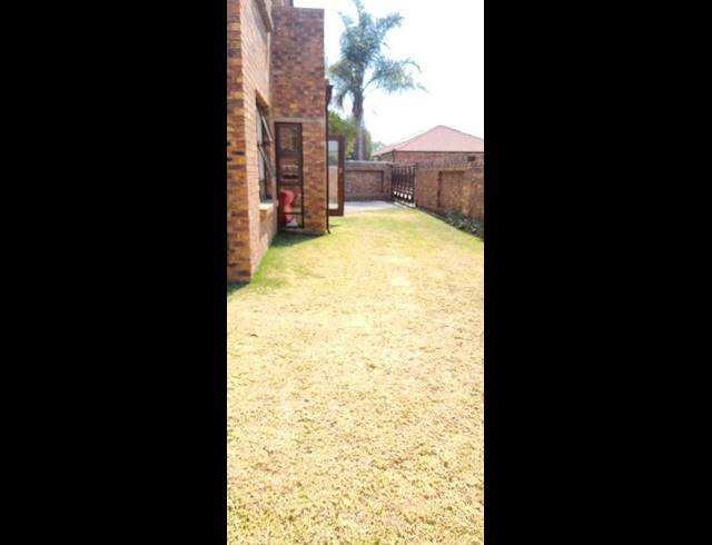 4 BEDROOM TOWNHOUSE FOR SALE IN NORTH RIDING